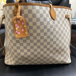 Louis Vuitton Neverfull GM in Damier Azur with rose ballerine interior.